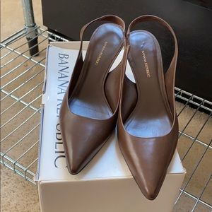 Dark Brown like new sling back sandal